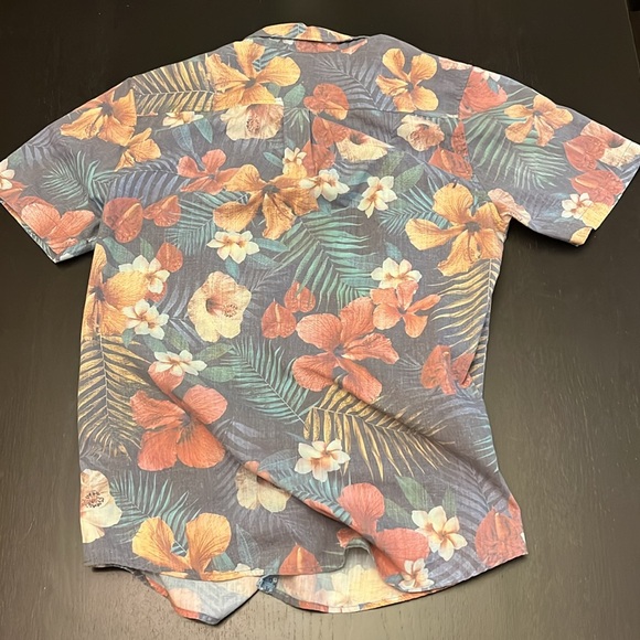 O’Neill Men’s M Tailored Fit Floral Button Down Short Sleeve Shirt - Picture 6 of 6